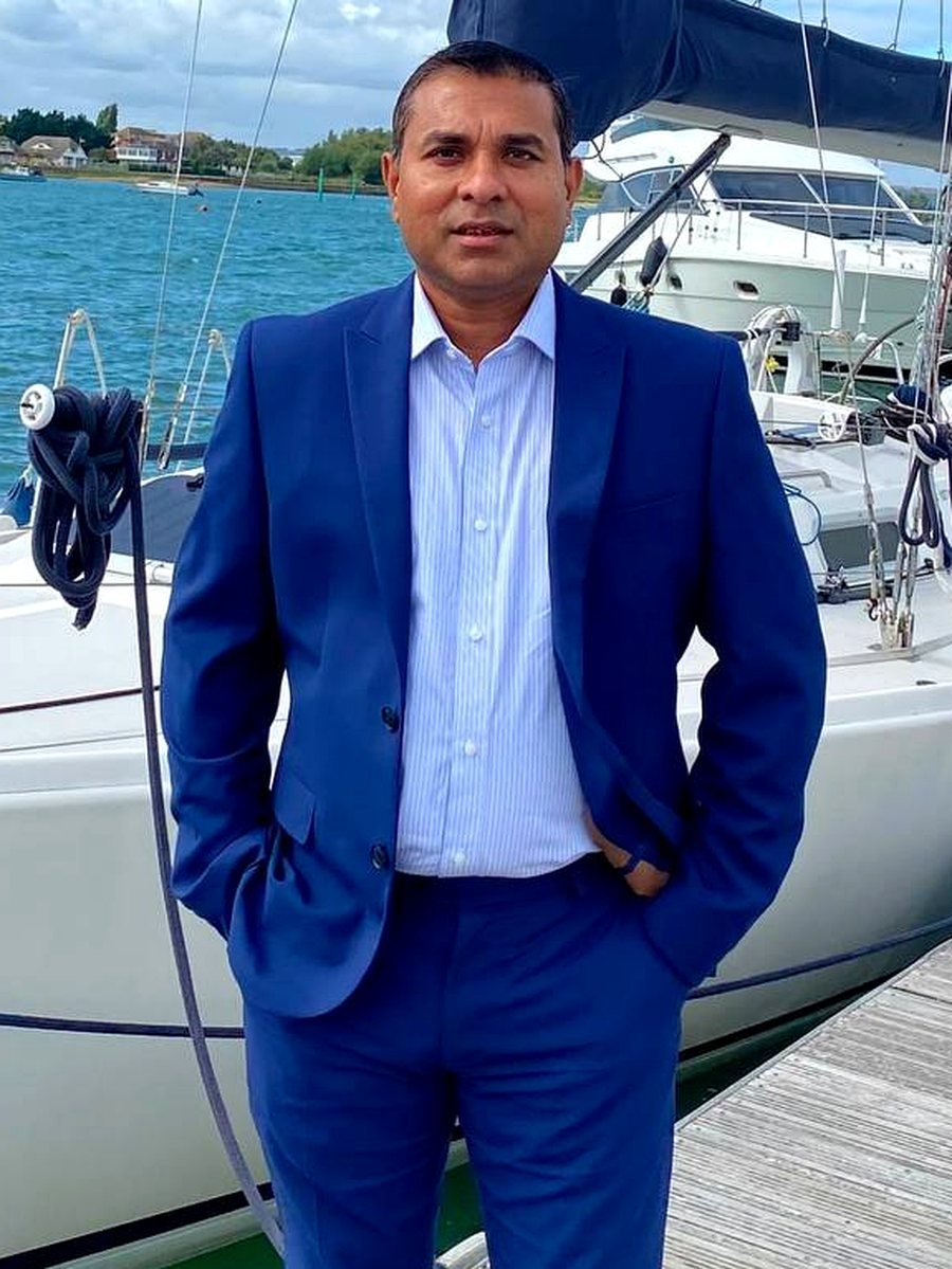 Syed Shahajan Ali, automatic driving instructor in Guildford