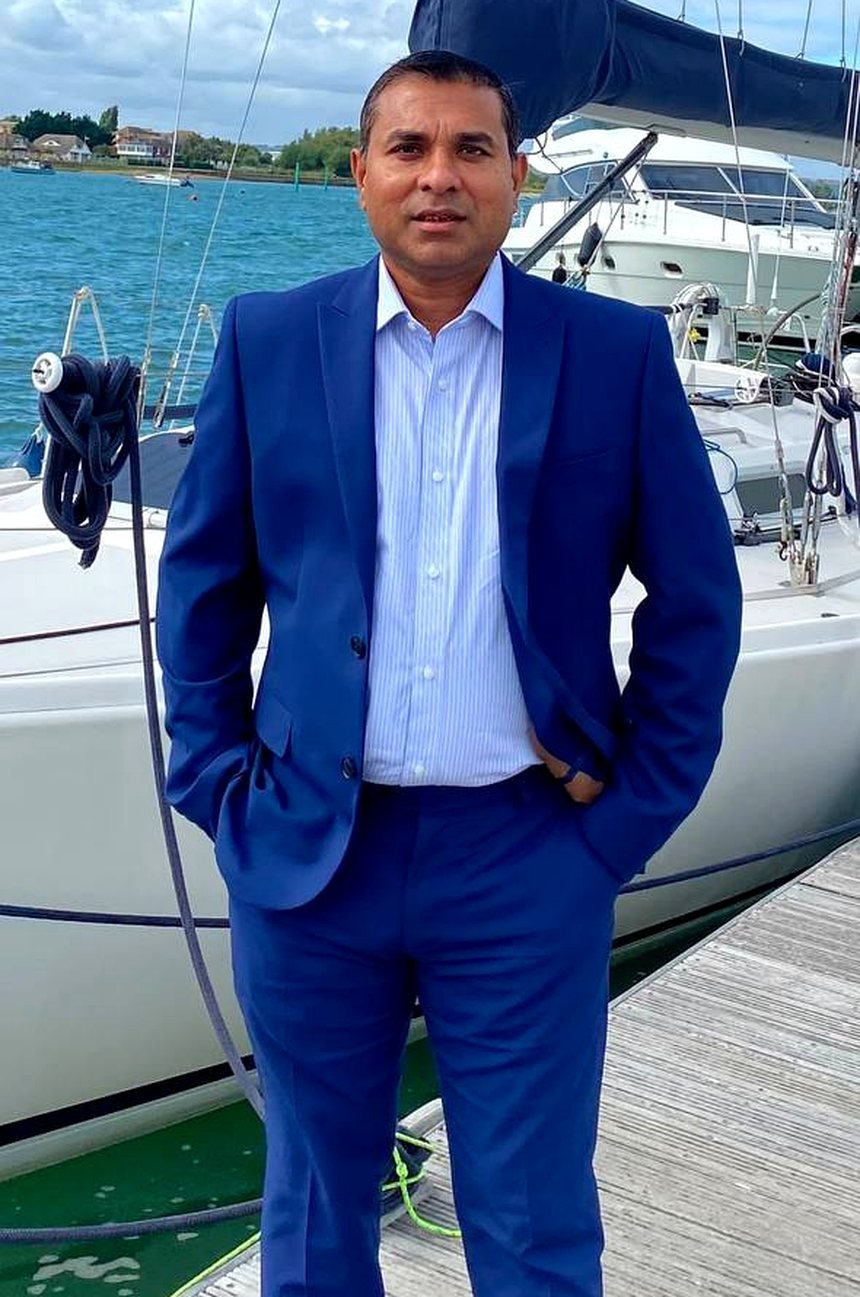 Syed Shahajan Ali, automatic driving instructor in Guildford
